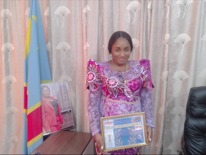 DIVISION PROVINCIALE DES MINES DU HAUT-KATANGA : MADAME KALENG KABWIZ BIBICHE HONORÉE POUR SON ENGAGEMENT AU SERVICE DE L’ADMINISTRATION MINIÈRE.